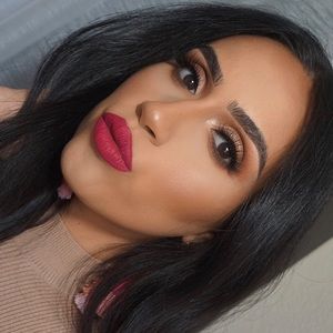 Meet your Posher, Cindia